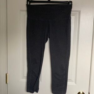 ⬛️⬛️ TekGear Women’s Active Legging Capris (fits size S)